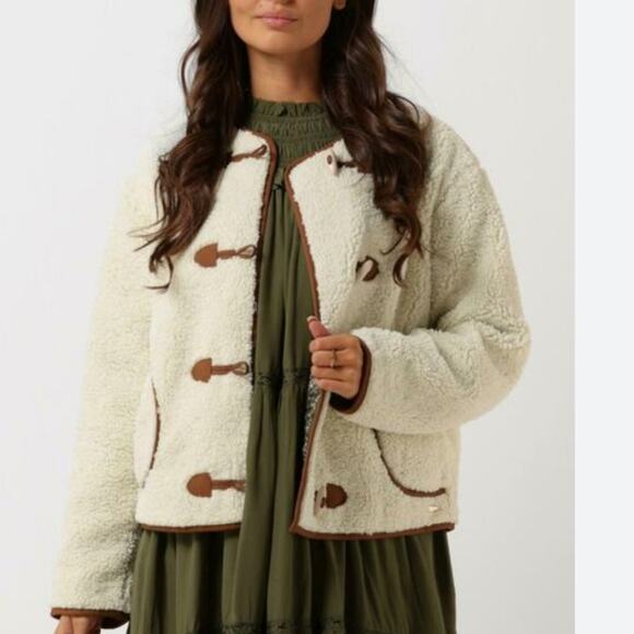 NEW Scotch & Soda Short Teddy Toggle Jacket in Cream - Picture 2 of 13